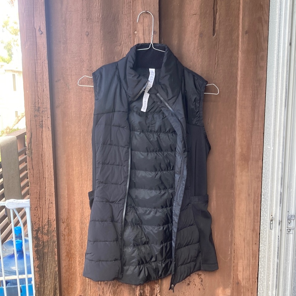 Lululemon black vest size 6